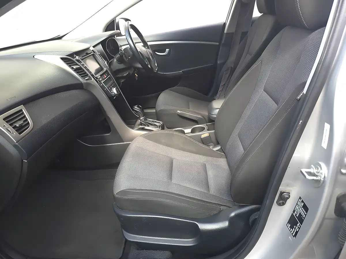 Used 2013 Hyundai I30 Style Nav Silver - Interior and Exterior details 13