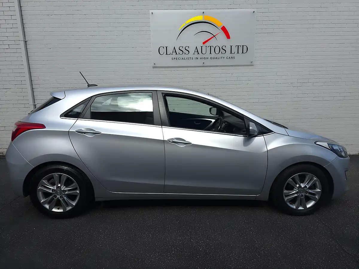 Used 2013 Hyundai I30 Style Nav Silver - Interior and Exterior details 16