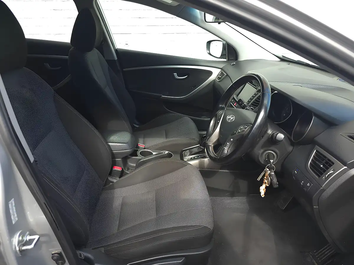 Used 2013 Hyundai I30 Style Nav Silver - Interior and Exterior details 17