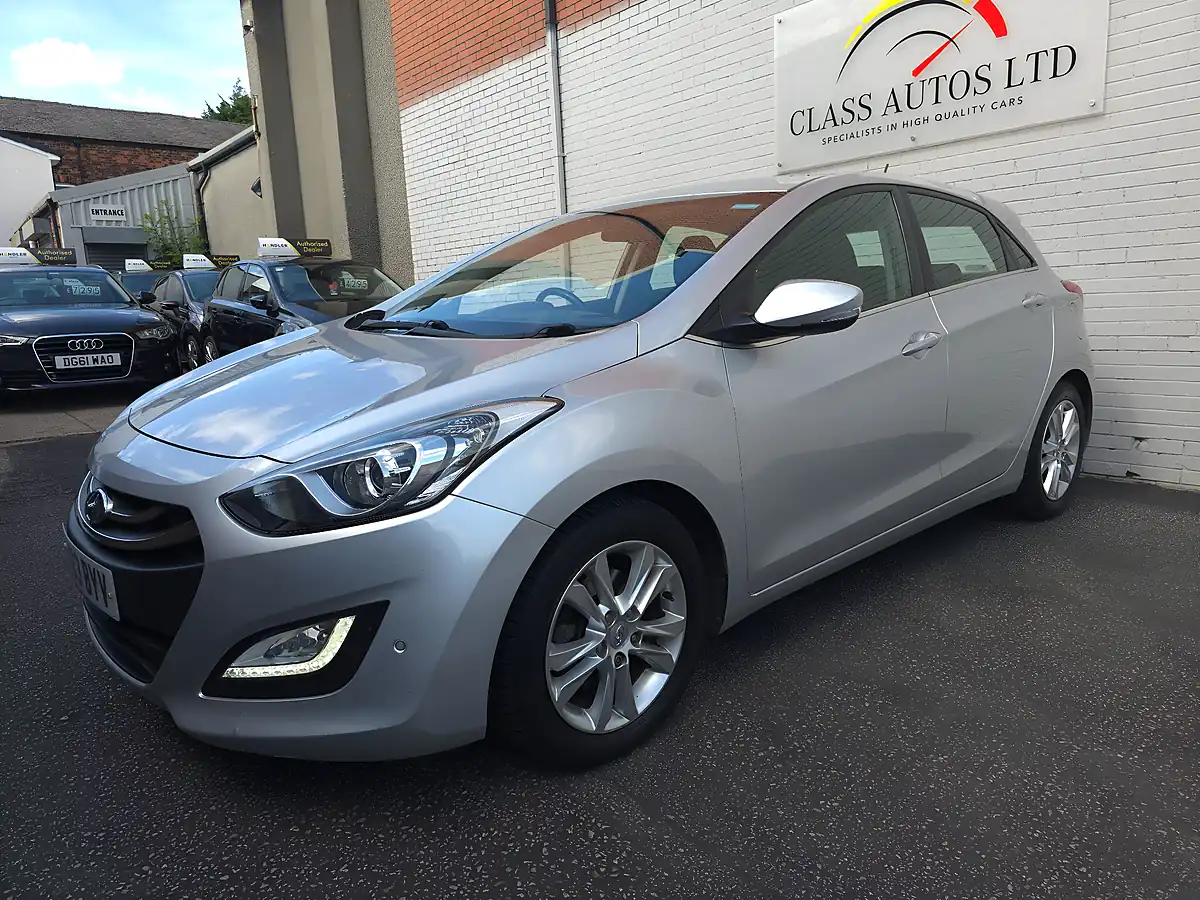 Used 2013 Hyundai I30 Style Nav Silver - Interior and Exterior details 4