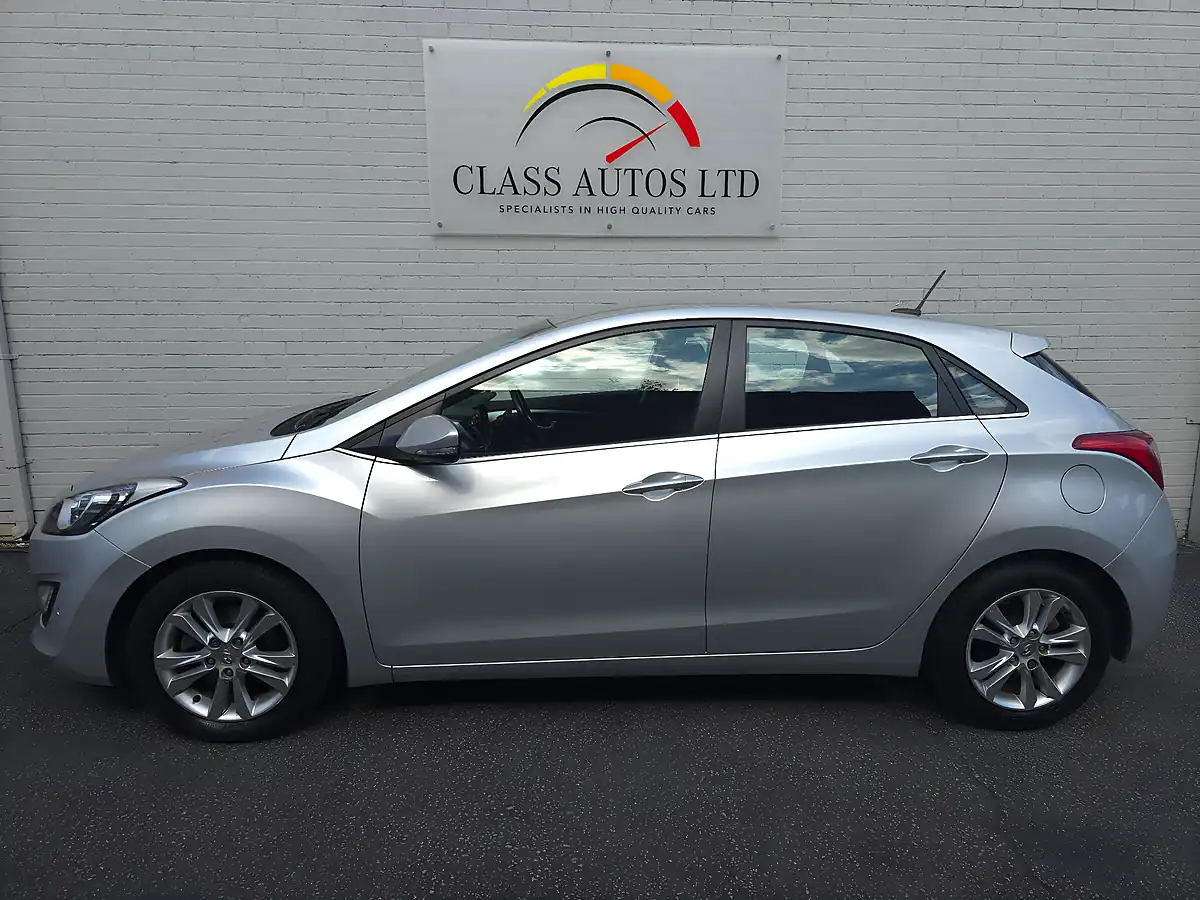 Used 2013 Hyundai I30 Style Nav Silver - Interior and Exterior details 8