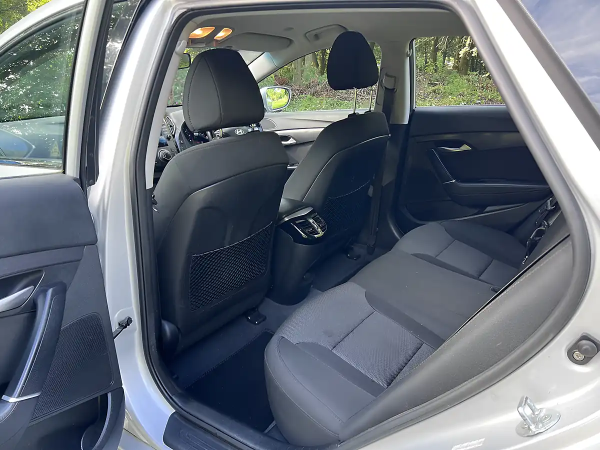 Used 2013 Hyundai I40 Blue Drive Active Silver - Interior and Exterior details 18