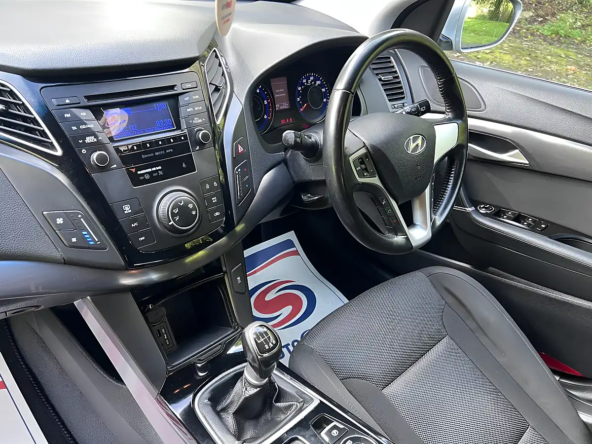 Used 2013 Hyundai I40 Blue Drive Active Silver - Interior and Exterior details 19
