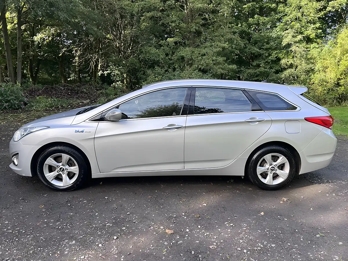 Used 2013 Hyundai I40 Blue Drive Active Silver - Interior and Exterior details 3