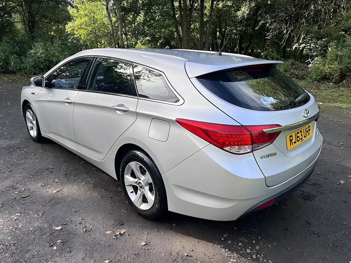 Used 2013 Hyundai I40 Blue Drive Active Silver - Interior and Exterior details 4