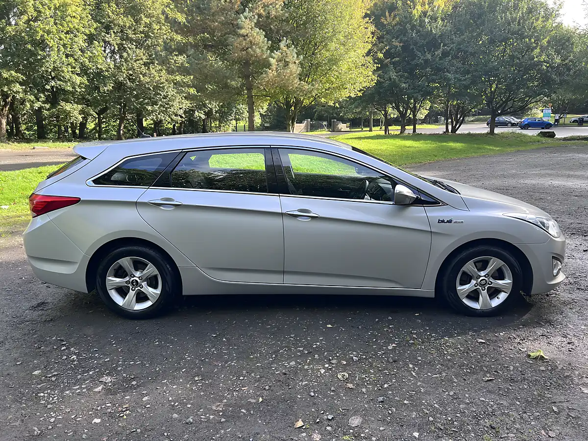 Used 2013 Hyundai I40 Blue Drive Active Silver - Interior and Exterior details 7