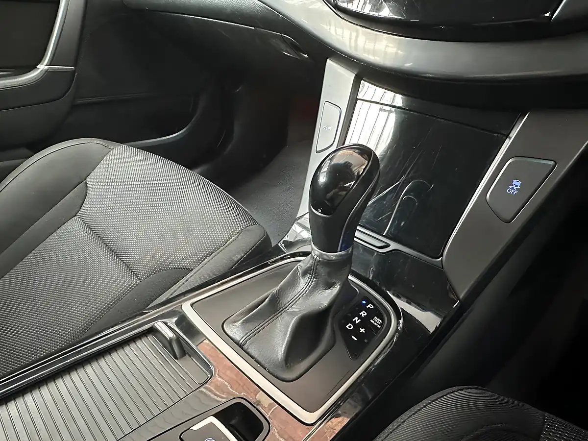 Used 2013 Hyundai I40 Style Silver - Interior and Exterior details 14