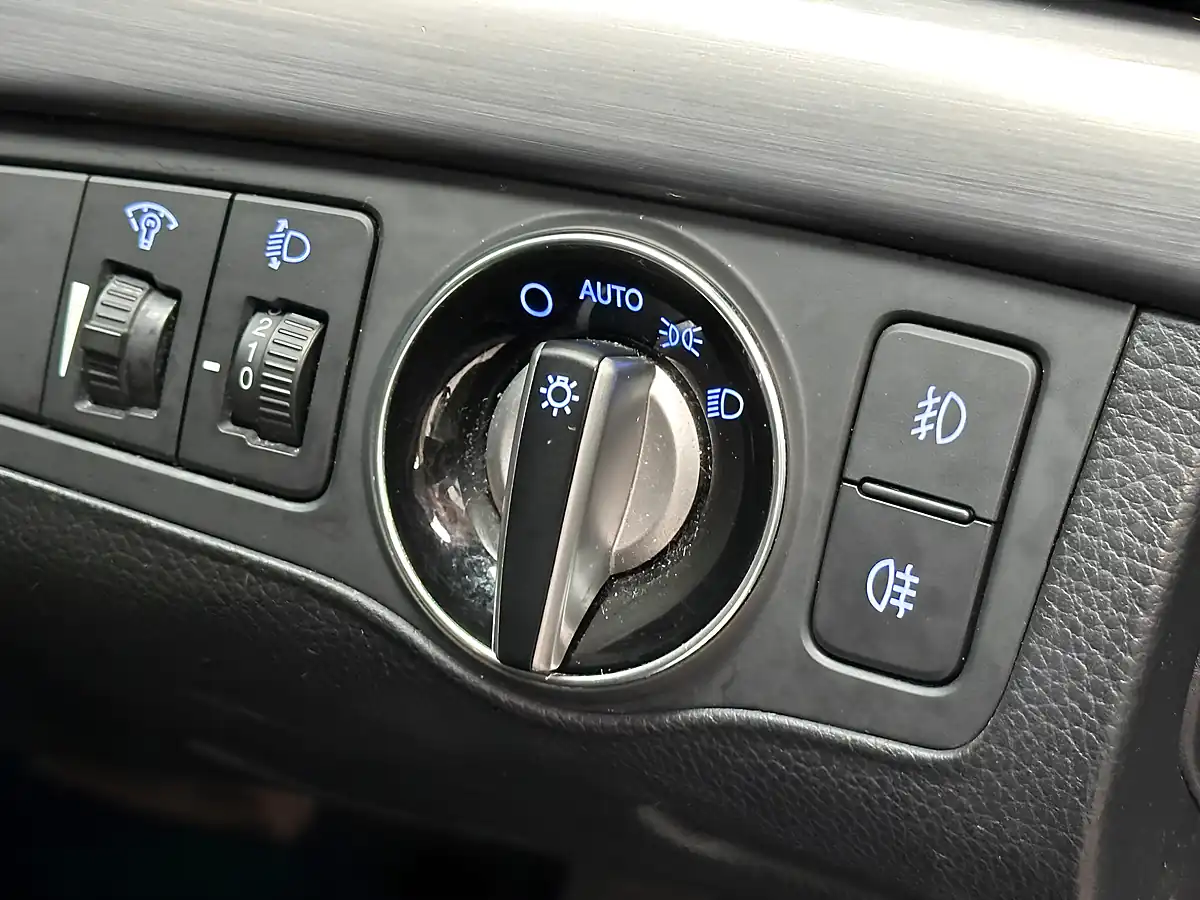 Used 2013 Hyundai I40 Style Silver - Interior and Exterior details 18