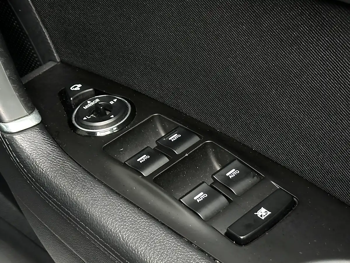 Used 2013 Hyundai I40 Style Silver - Interior and Exterior details 19