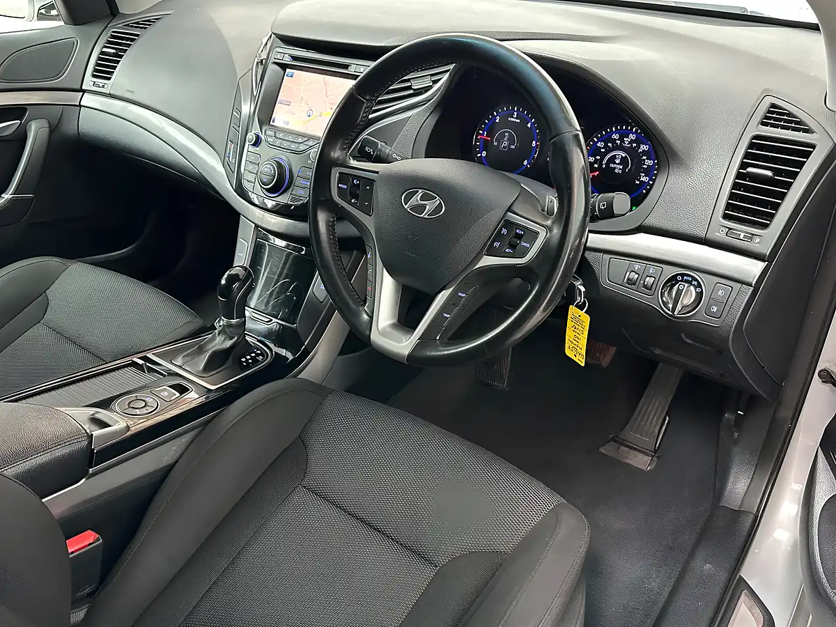 Used 2013 Hyundai I40 Style Silver - Interior and Exterior details 3