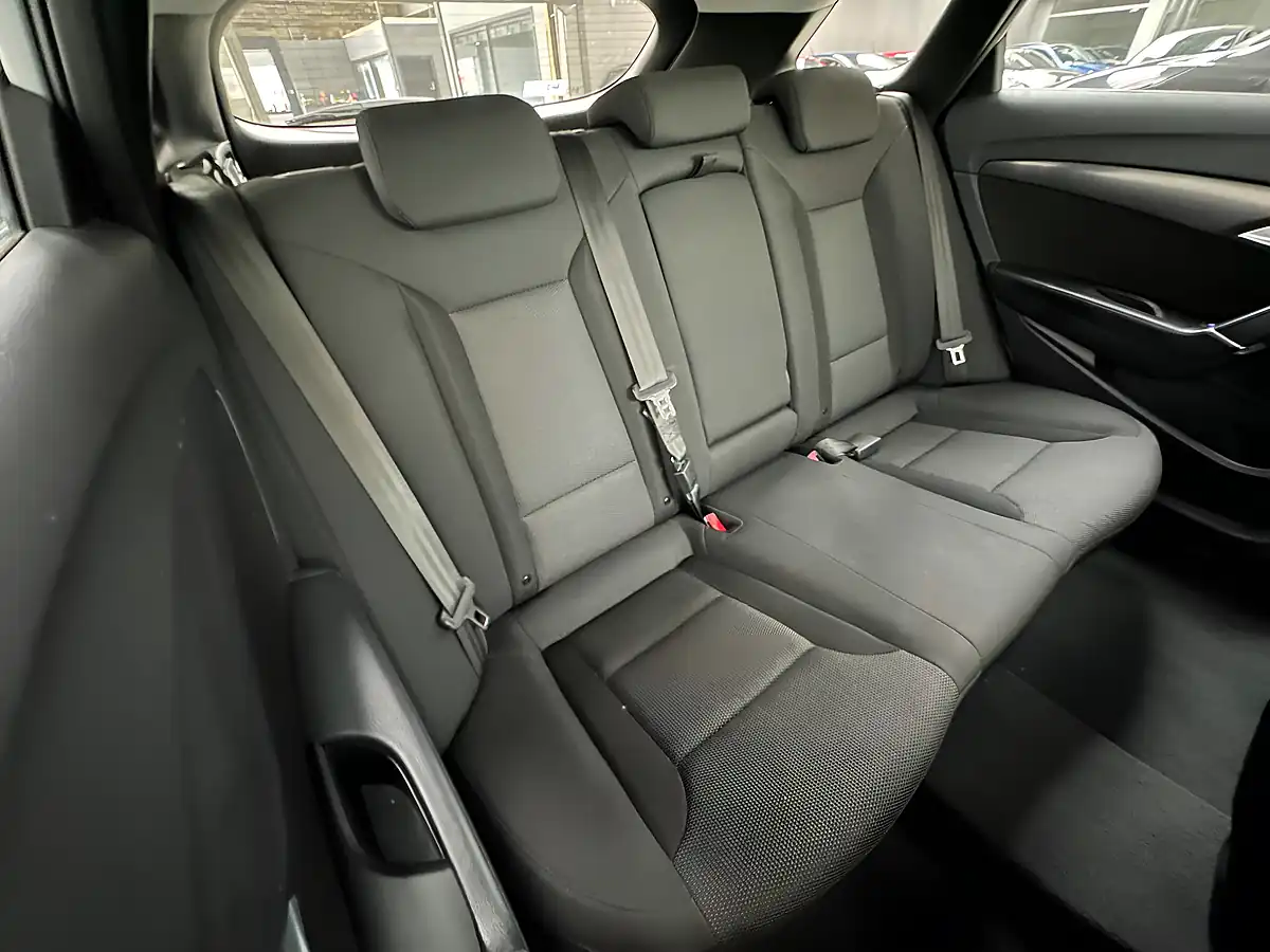 Used 2013 Hyundai I40 Style Silver - Interior and Exterior details 9