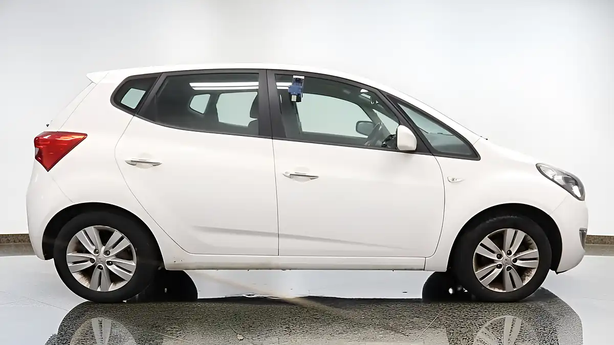 Used 2013 Hyundai Ix20 Active White - Interior and Exterior details 10