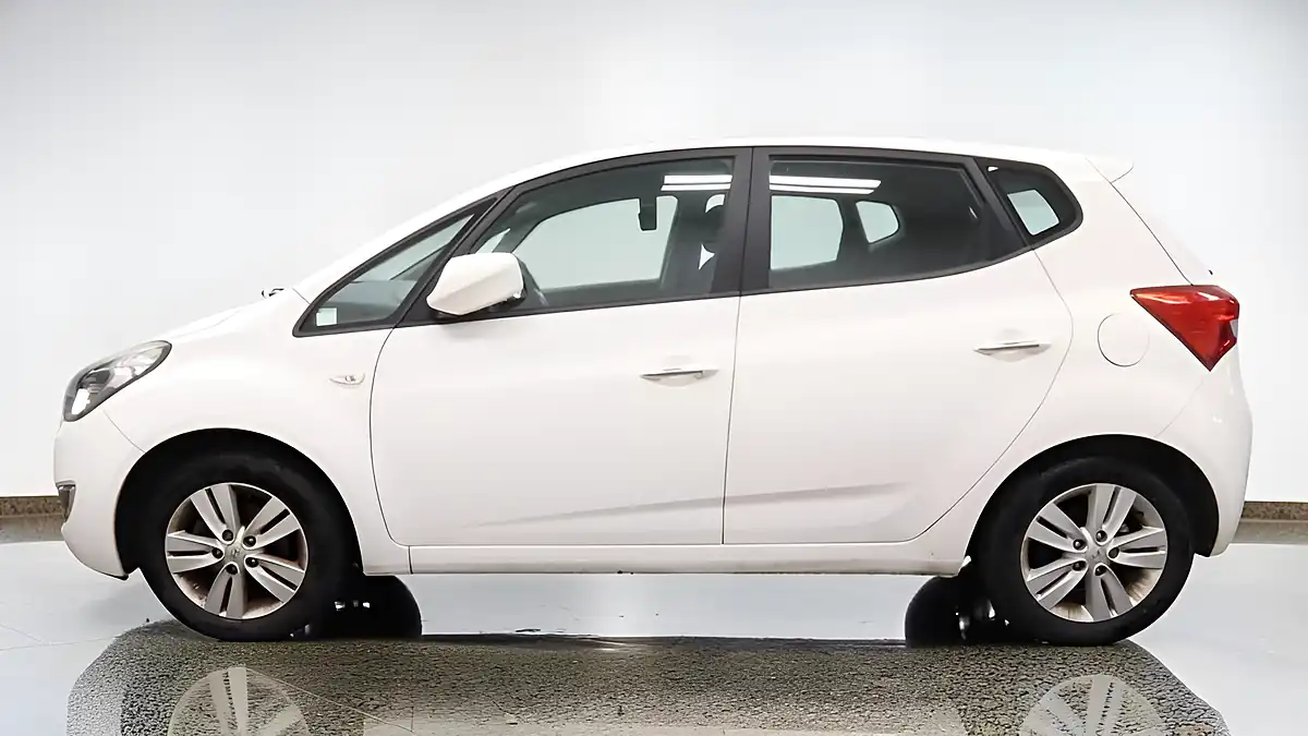 Used 2013 Hyundai Ix20 Active White - Interior and Exterior details 11