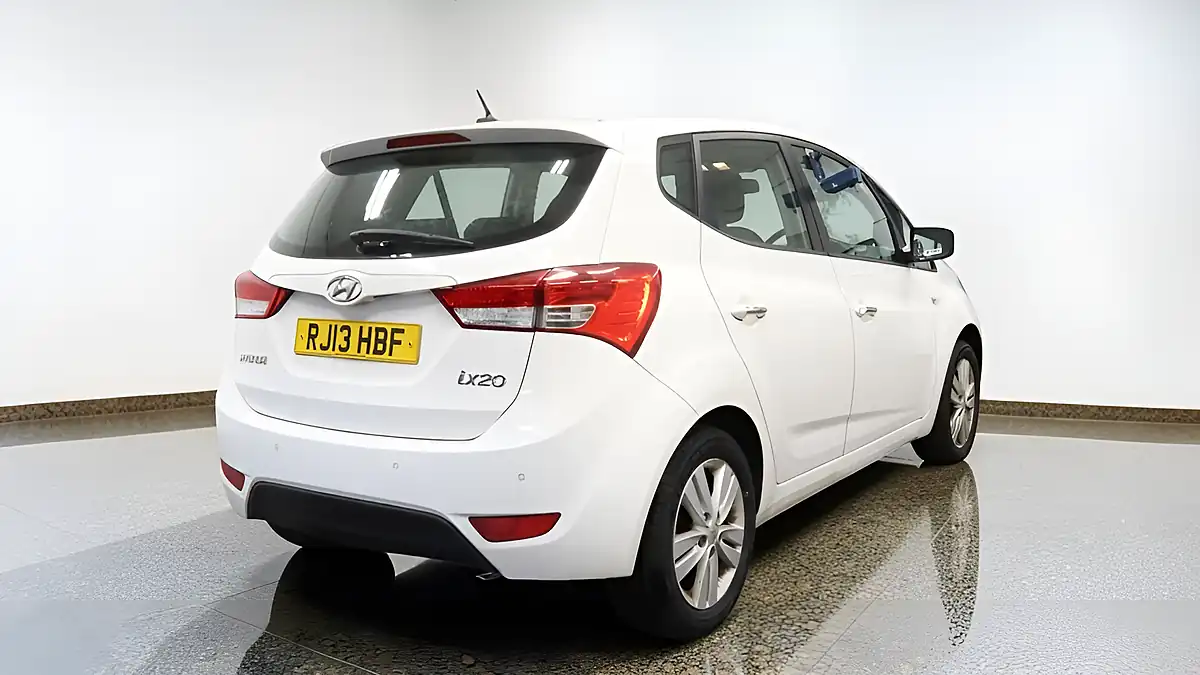 Used 2013 Hyundai Ix20 Active White - Interior and Exterior details 9