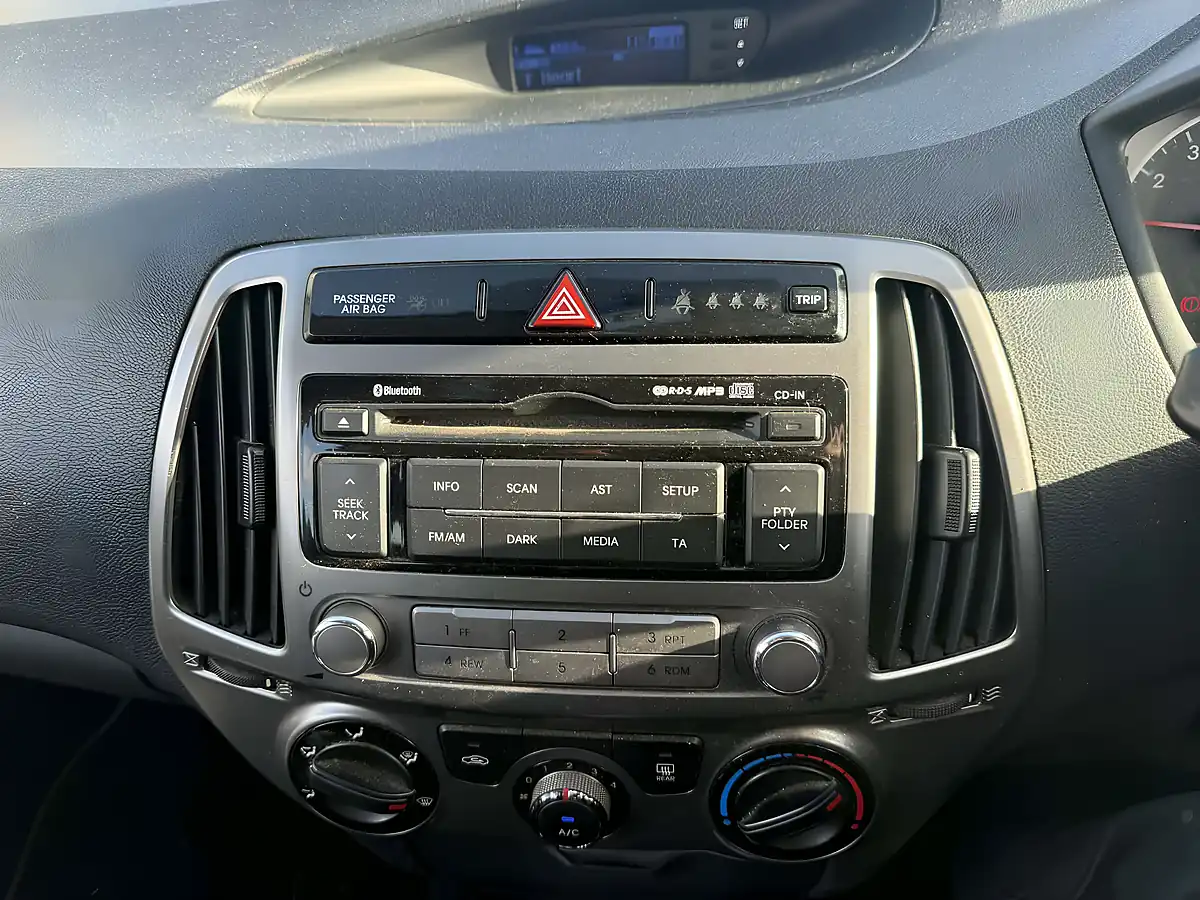 Used 2013 Hyundai ix20 - Interior and Exterior details 11