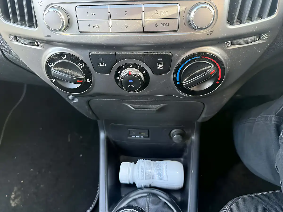 Used 2013 Hyundai ix20 - Interior and Exterior details 16