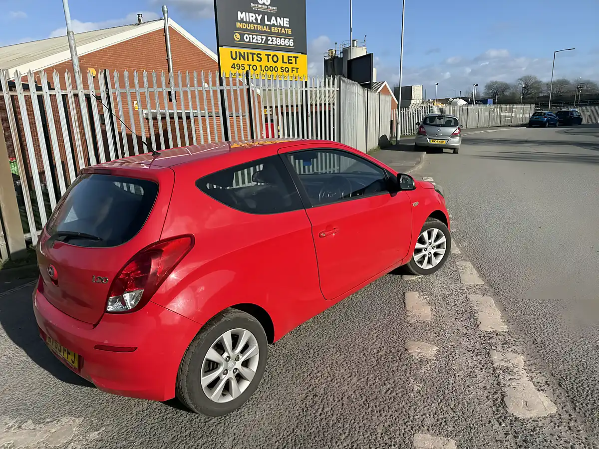 Used 2013 Hyundai ix20 - Interior and Exterior details 6