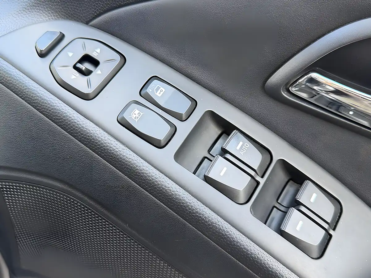 Used 2013 Hyundai ix35 Premium Grey - Interior and Exterior details 16