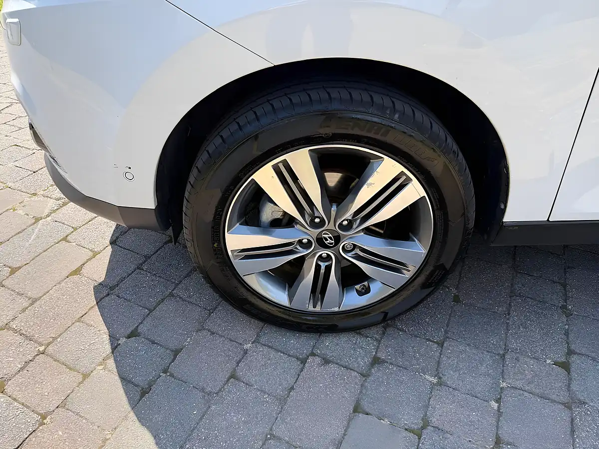 Used 2013 Hyundai IX35 Premium Panorama White - Interior and Exterior details 11