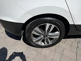 Used 2013 Hyundai IX35 Premium Panorama White - Interior and Exterior details 12