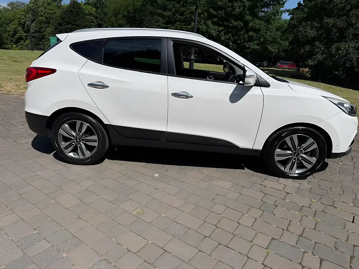 Used 2013 Hyundai IX35 Premium Panorama White - Interior and Exterior details 3