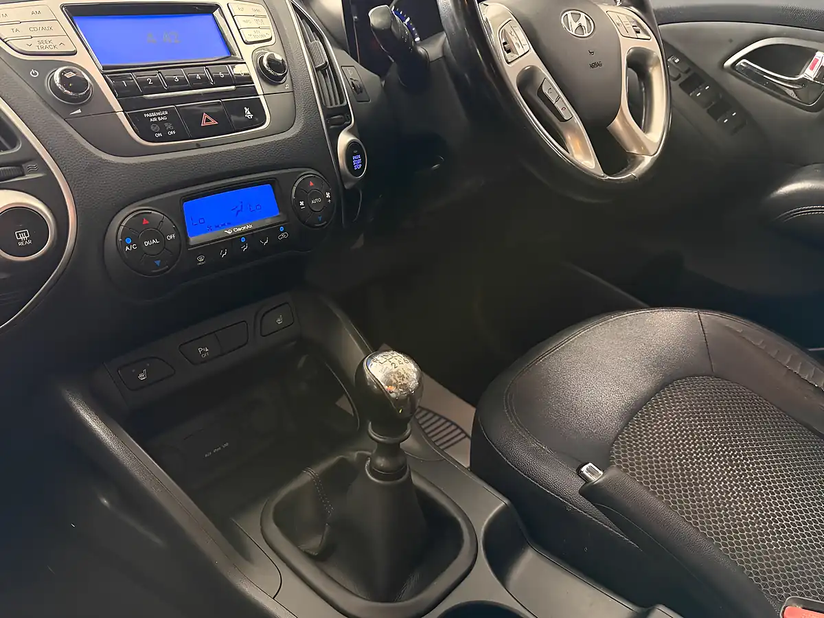 Used 2013 Hyundai IX35 Premium Silver - Interior and Exterior details 10