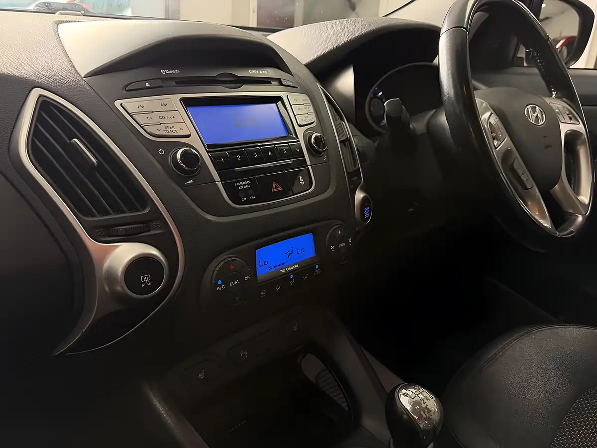 Used 2013 Hyundai IX35 Premium Silver - Interior and Exterior details 11