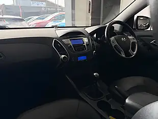 Used 2013 Hyundai IX35 Premium Silver - Interior and Exterior details 13
