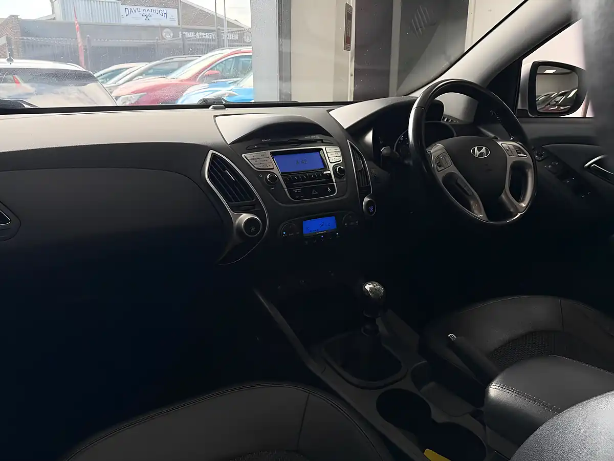 Used 2013 Hyundai IX35 Premium Silver - Interior and Exterior details 13