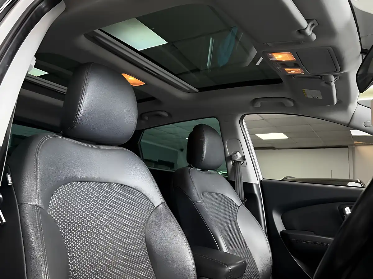 Used 2013 Hyundai IX35 Premium Silver - Interior and Exterior details 14