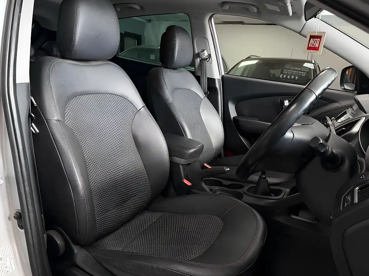 Used 2013 Hyundai IX35 Premium Silver - Interior and Exterior details 15