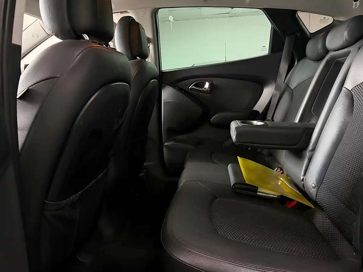 Used 2013 Hyundai IX35 Premium Silver - Interior and Exterior details 16
