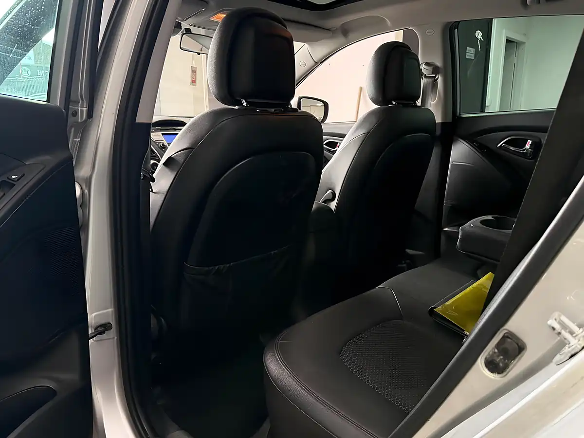 Used 2013 Hyundai IX35 Premium Silver - Interior and Exterior details 17