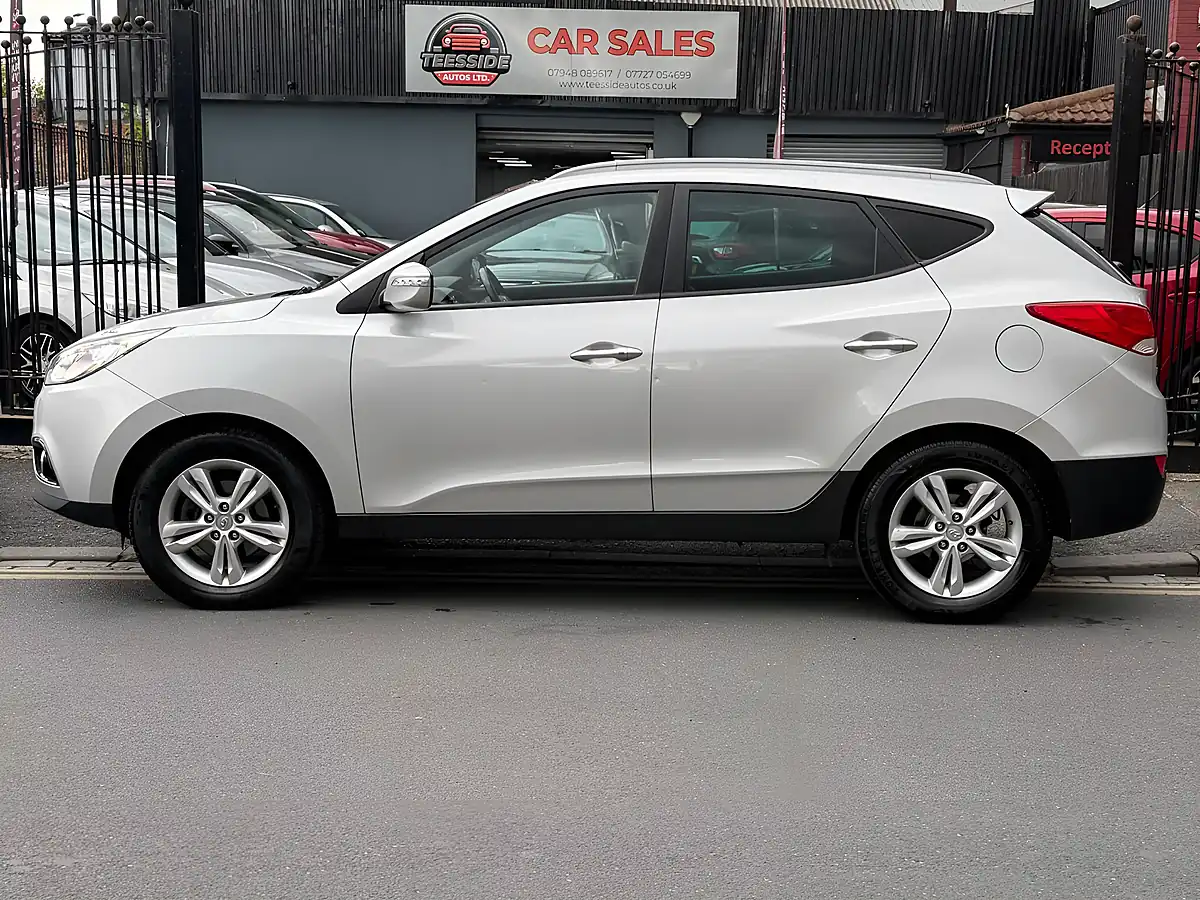 Used 2013 Hyundai IX35 Premium Silver - Interior and Exterior details 4