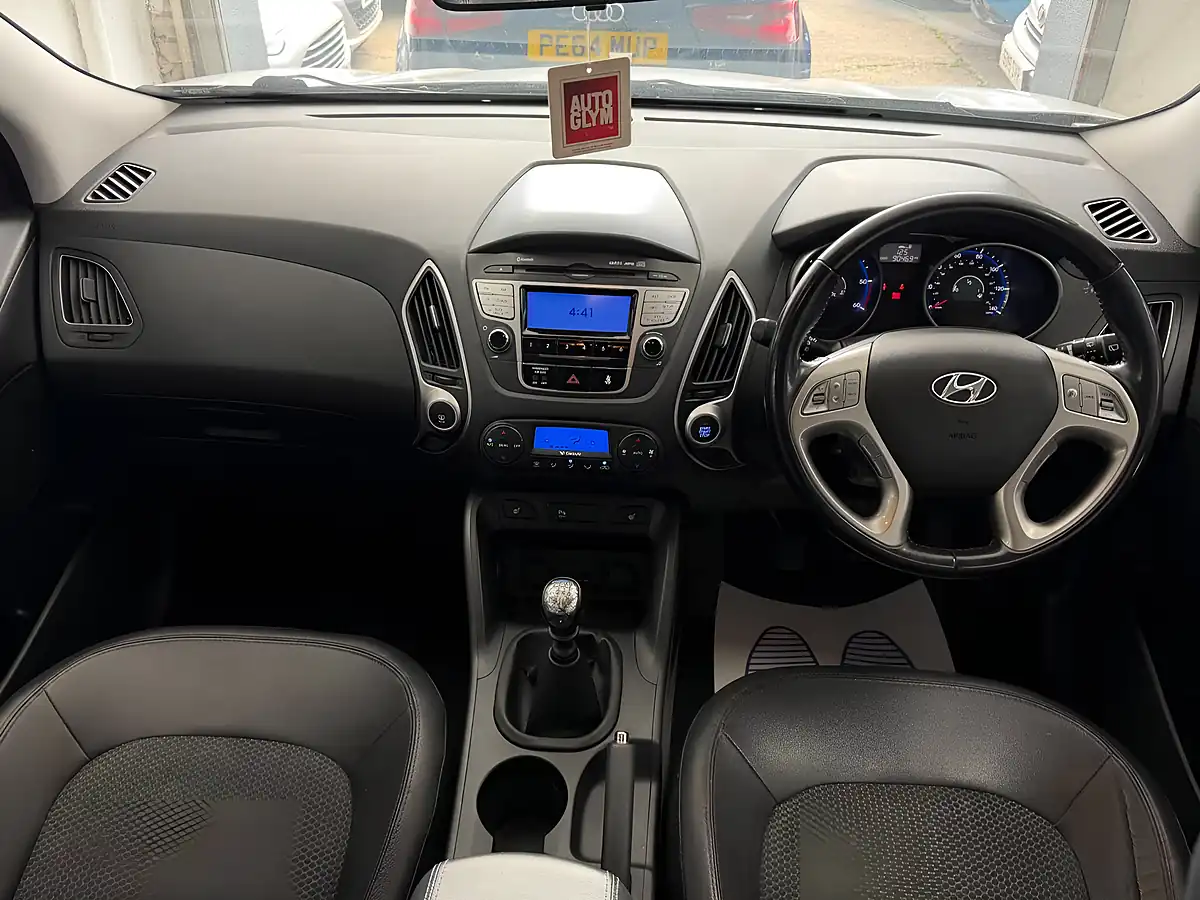 Used 2013 Hyundai IX35 Premium Silver - Interior and Exterior details 9