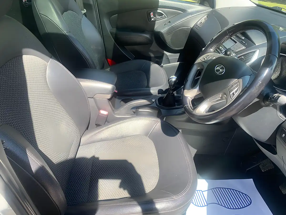 Used 2013 Hyundai ix35 Premium Silver - Interior and Exterior details 14