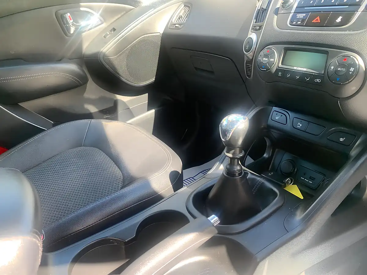 Used 2013 Hyundai ix35 Premium Silver - Interior and Exterior details 16