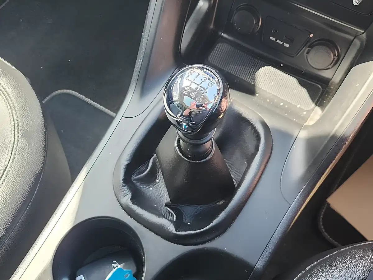 Used 2013 Hyundai IX35 Premium White - Interior and Exterior details 14