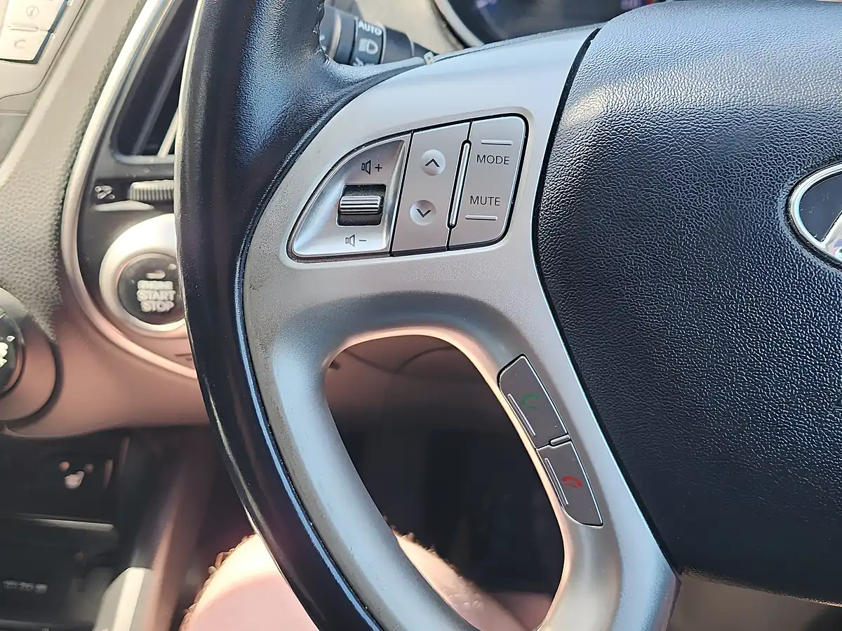 Used 2013 Hyundai IX35 Premium White - Interior and Exterior details 16