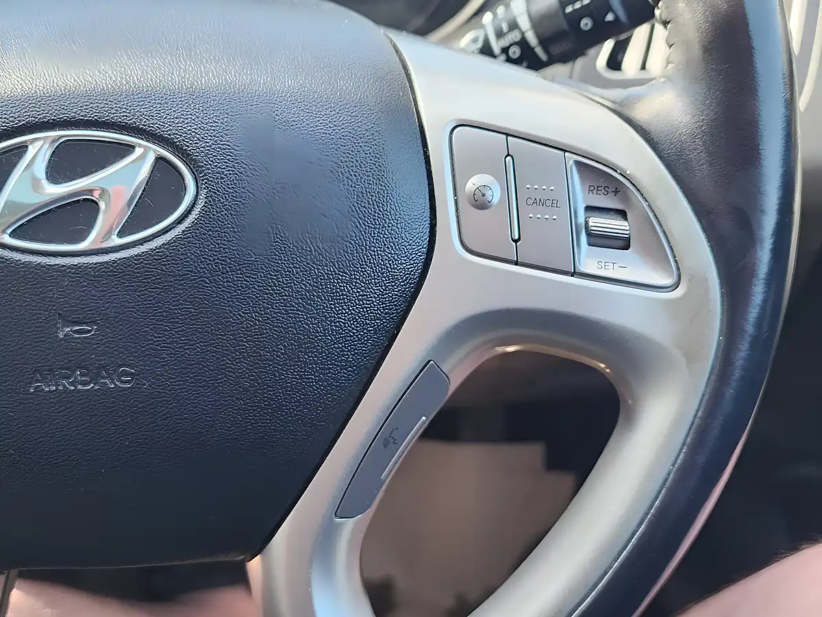 Used 2013 Hyundai IX35 Premium White - Interior and Exterior details 17