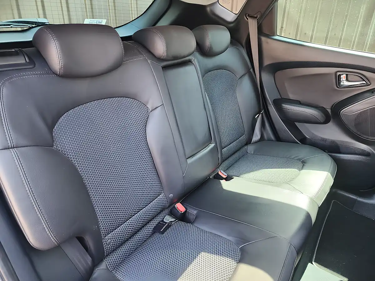 Used 2013 Hyundai IX35 Premium White - Interior and Exterior details 18