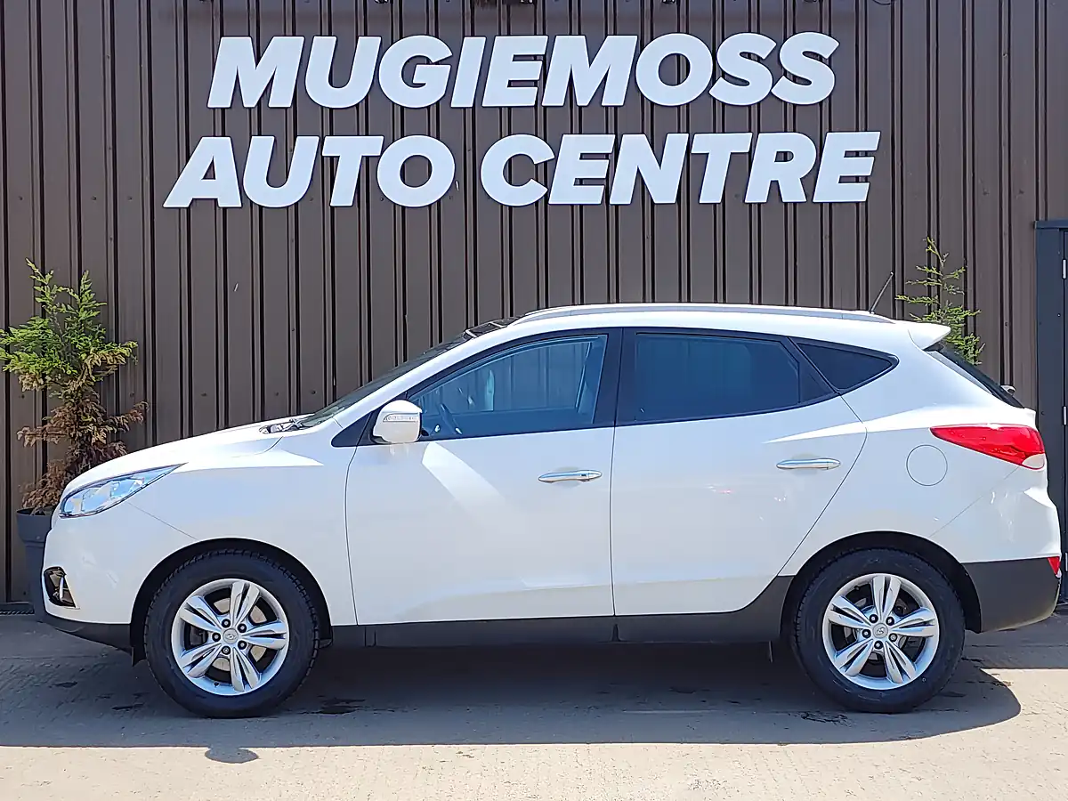 Used 2013 Hyundai IX35 Premium White - Interior and Exterior details 4