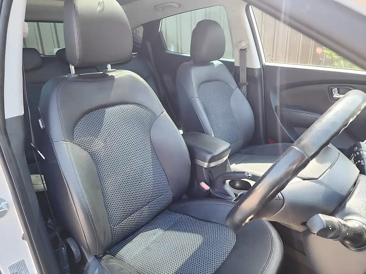 Used 2013 Hyundai IX35 Premium White - Interior and Exterior details 6