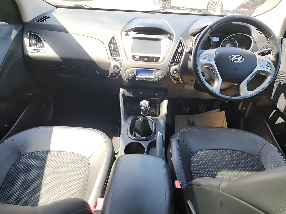 Used 2013 Hyundai IX35 Premium White - Interior and Exterior details 8