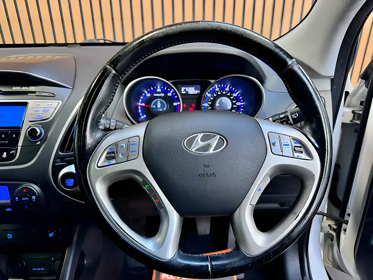 Used 2013 Hyundai ix35 Premium White - Interior and Exterior details 12