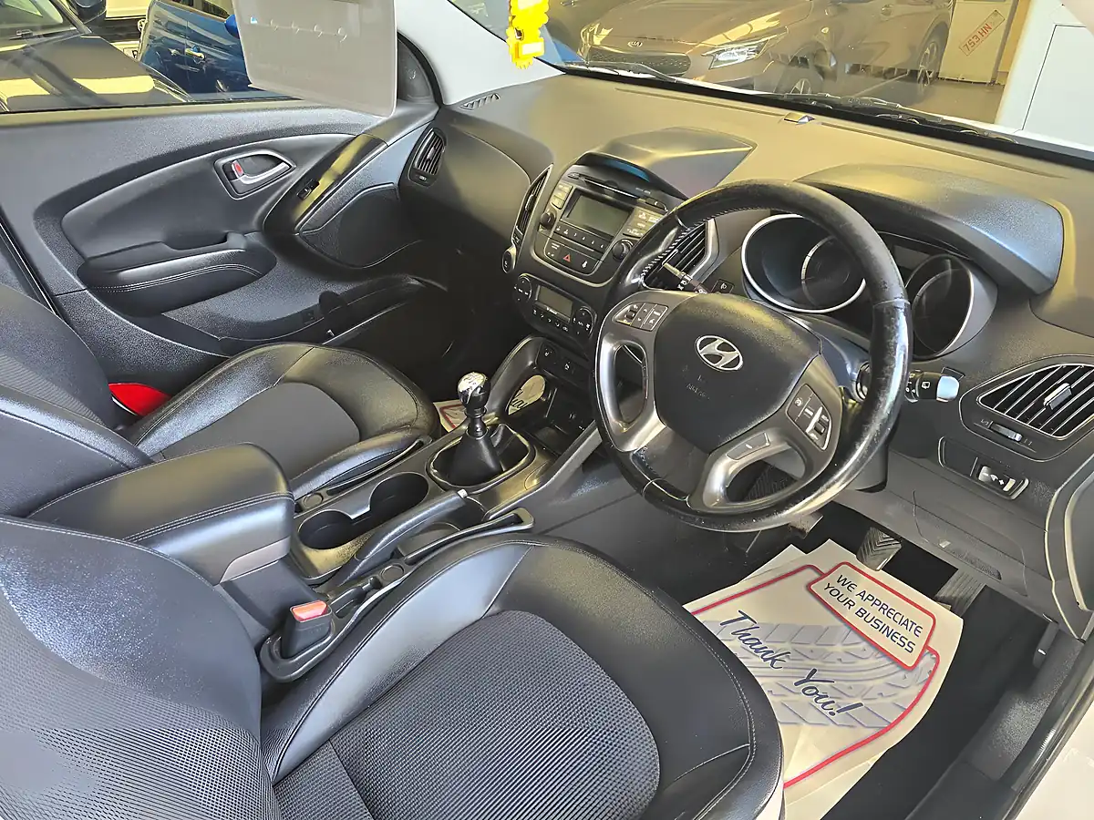 Used 2013 Hyundai ix35 Se White - Interior and Exterior details 14
