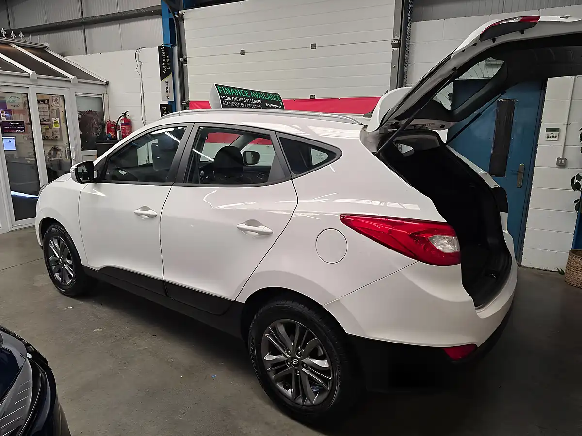 Used 2013 Hyundai ix35 Se White - Interior and Exterior details 5