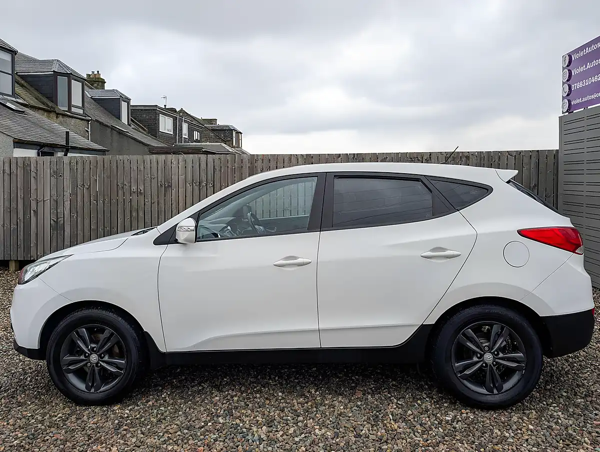 Used 2013 Hyundai ix35 Style White - Interior and Exterior details 12