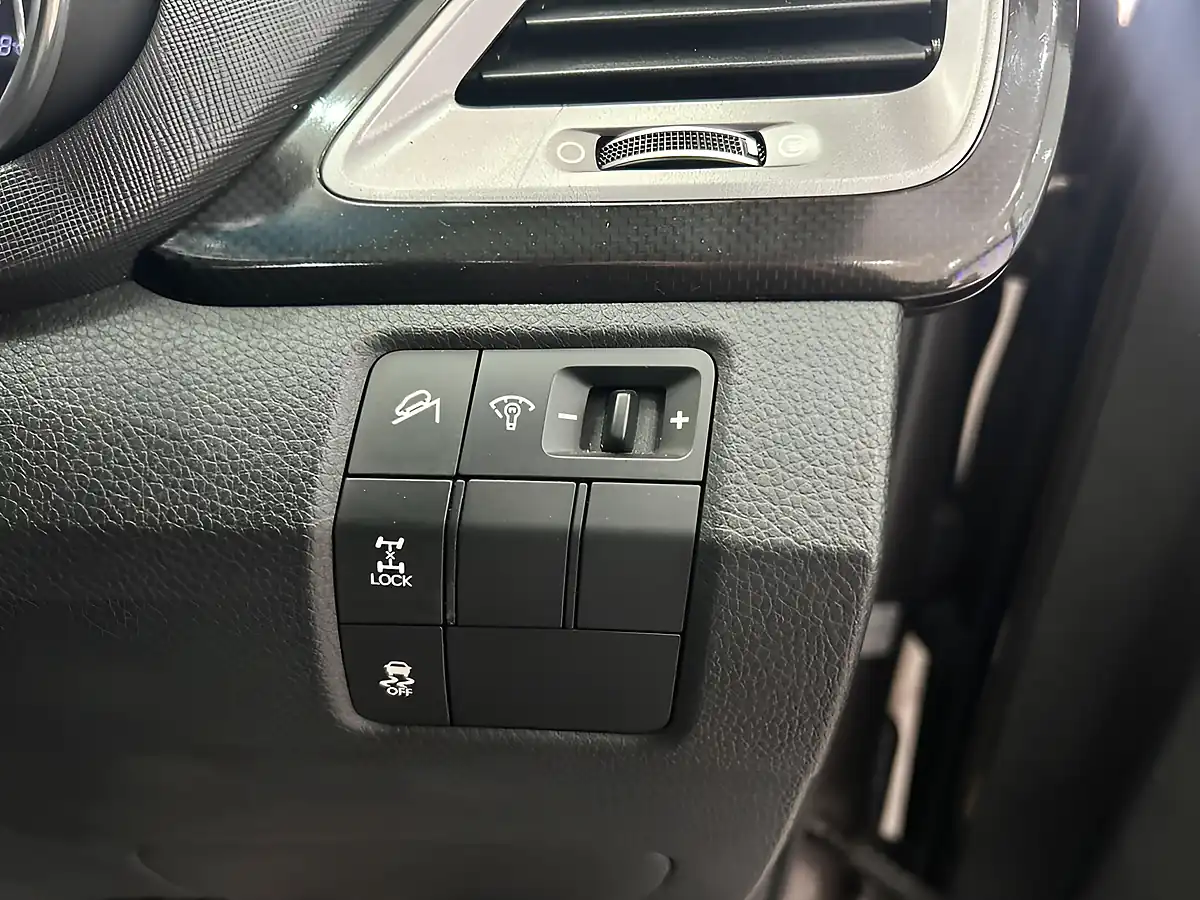 Used 2013 Hyundai Santa Fe Premium Se Bronze - Interior and Exterior details 16