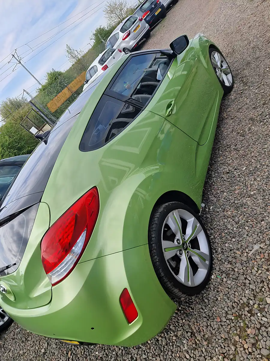 Used 2013 Hyundai Veloster Sport Green - Interior and Exterior details 12